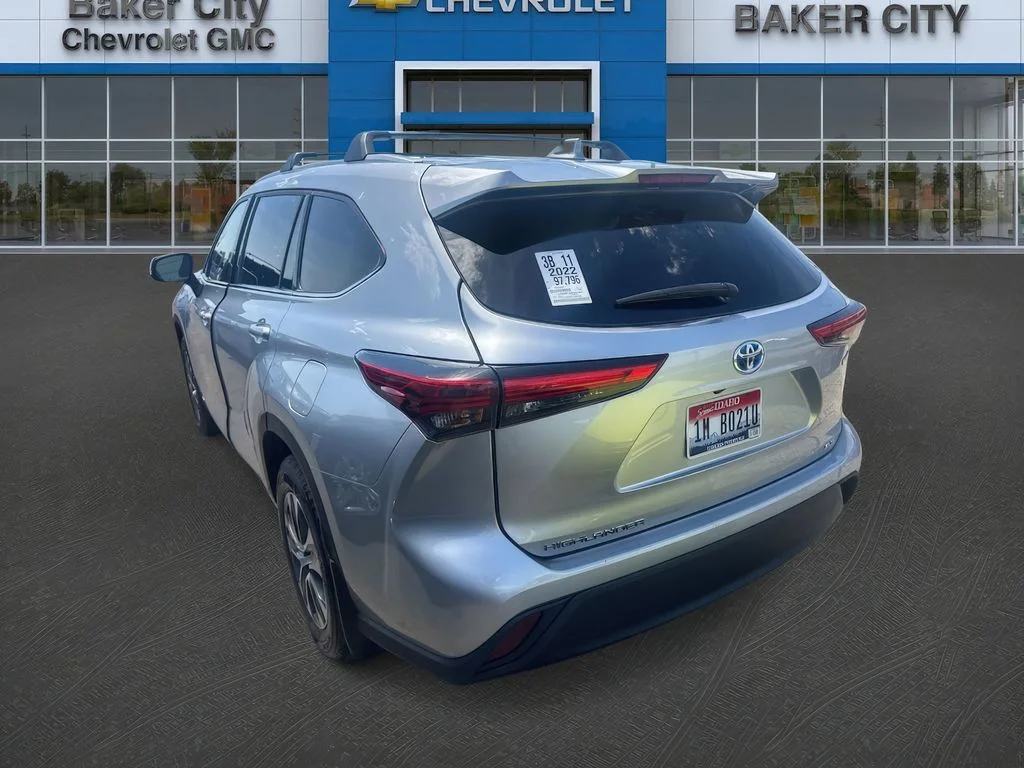 Used 2022 Celestial Silver Metallic Toyota Hybrid XLE image 3