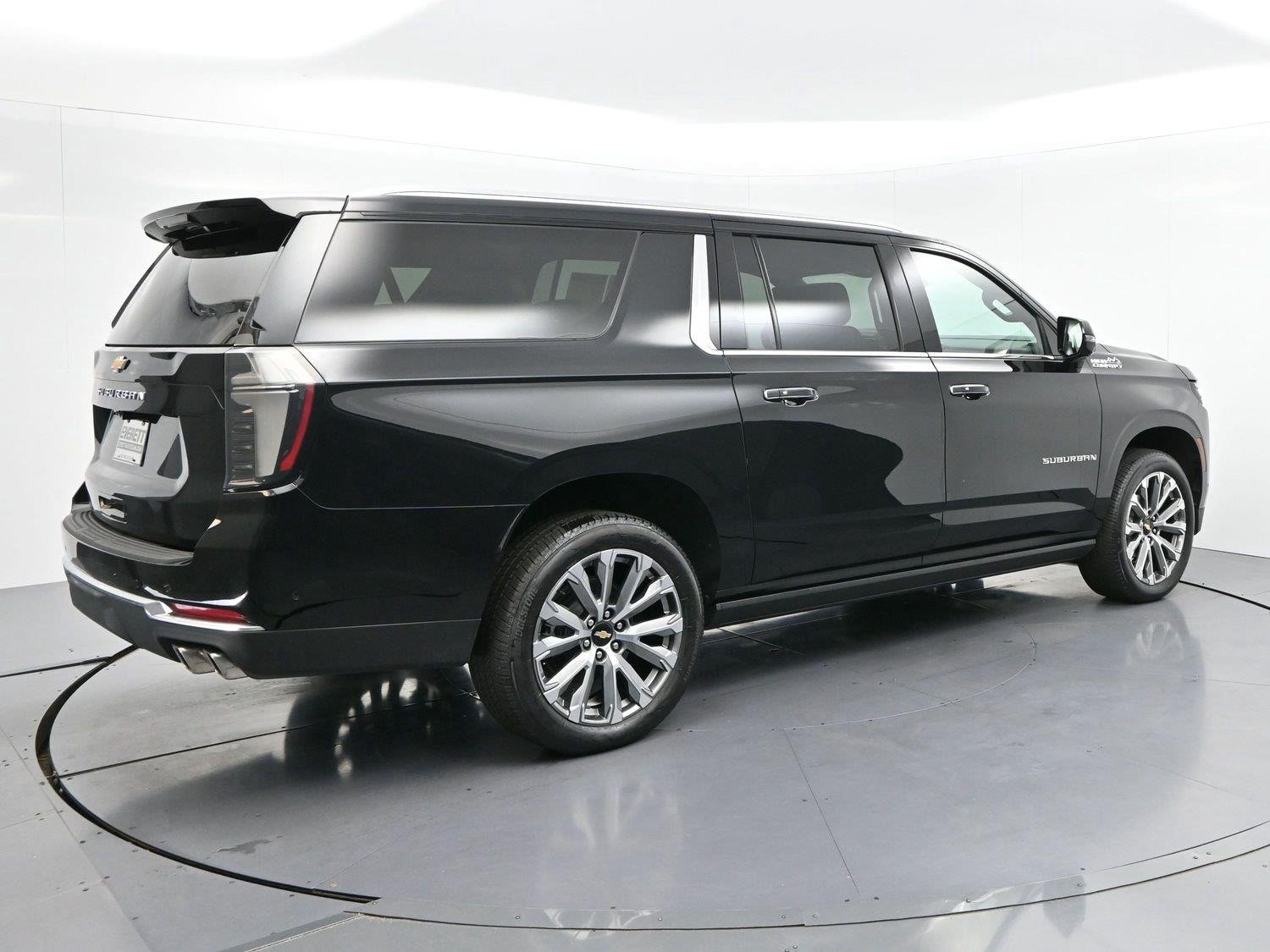 Used 2025 Black Chevrolet High Country image 7