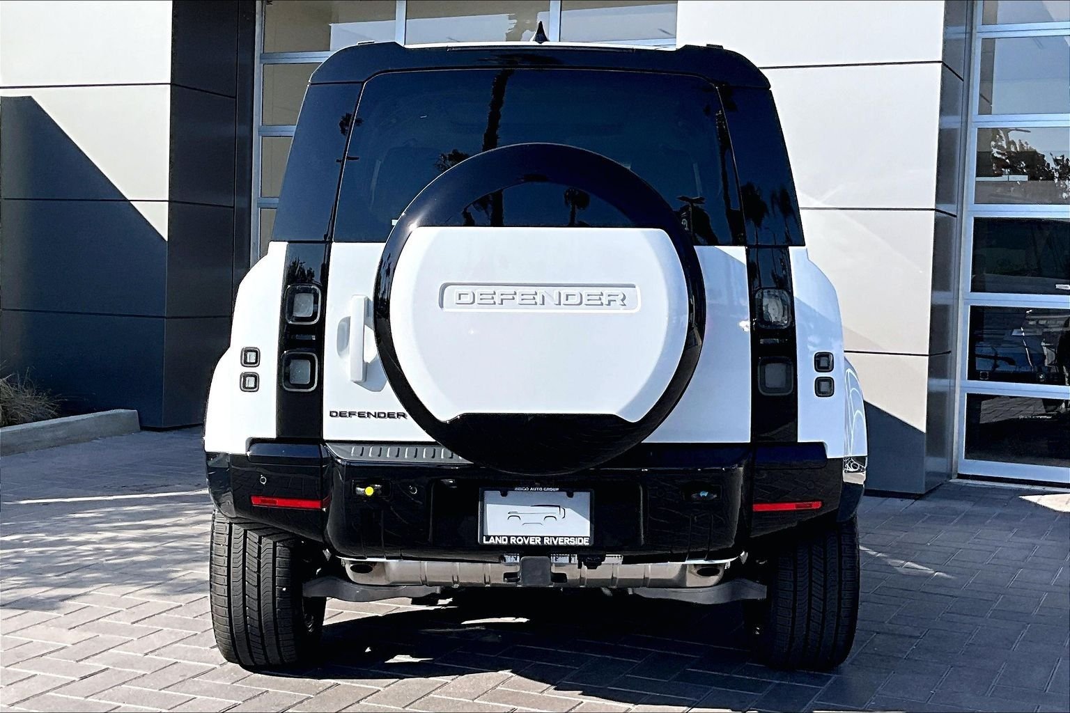 New 2026 Fuji White Land Rover X-Dynamic SE image 4