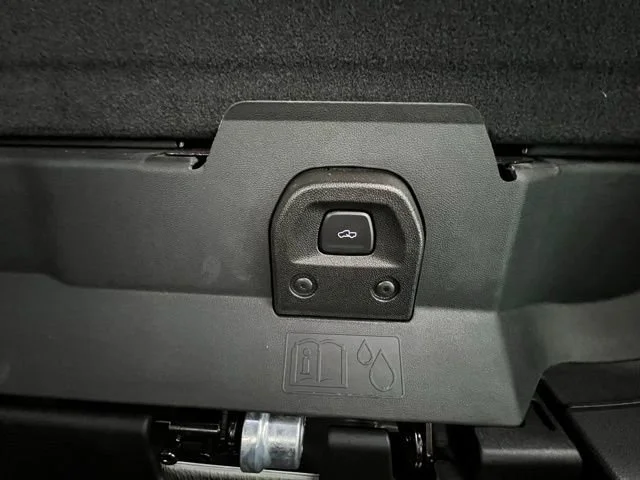 New 2026 Summit White GMC Elevation Extended Range image 38