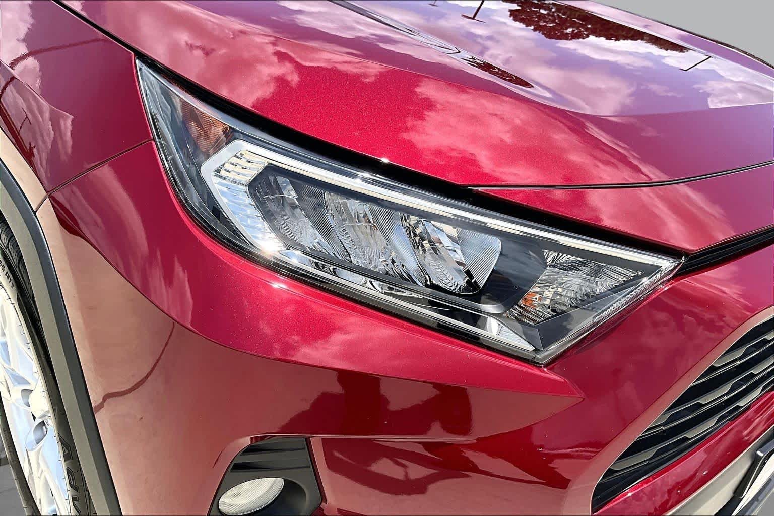 Used 2019 Ruby Flare Pearl Toyota XLE image 27