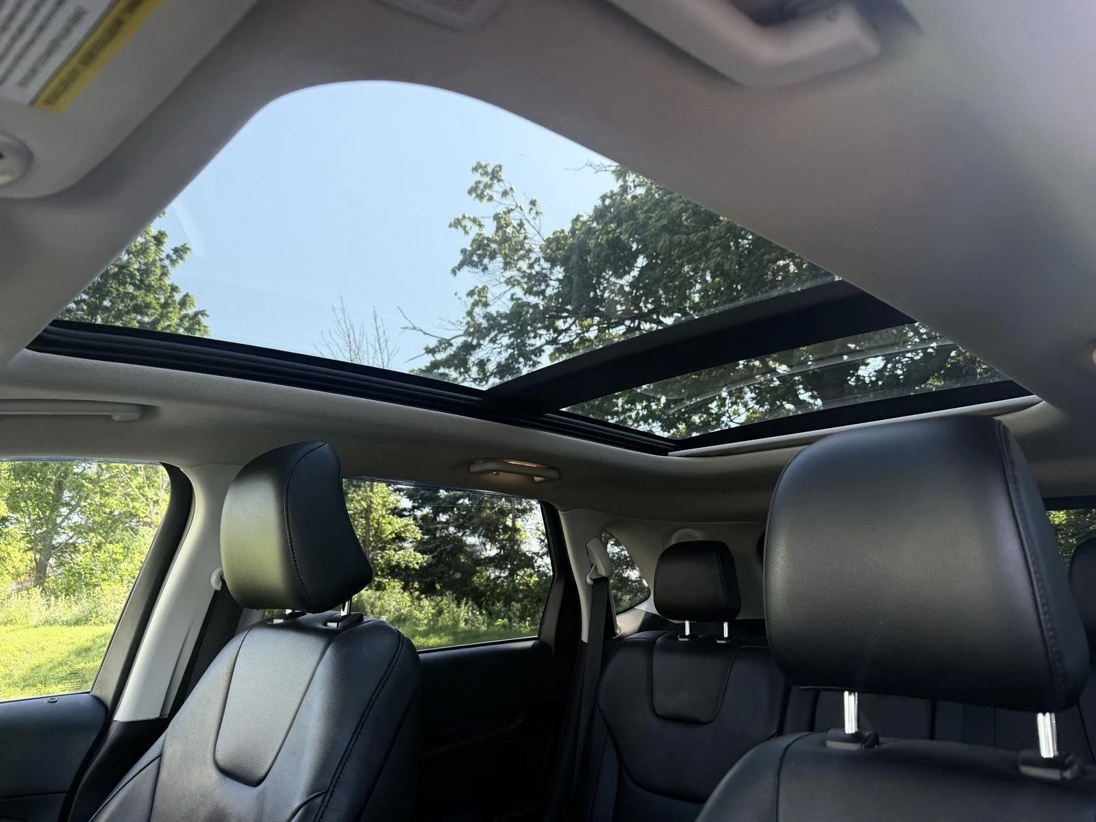 Used 2022 Atlas Blue Ford Titanium image 3