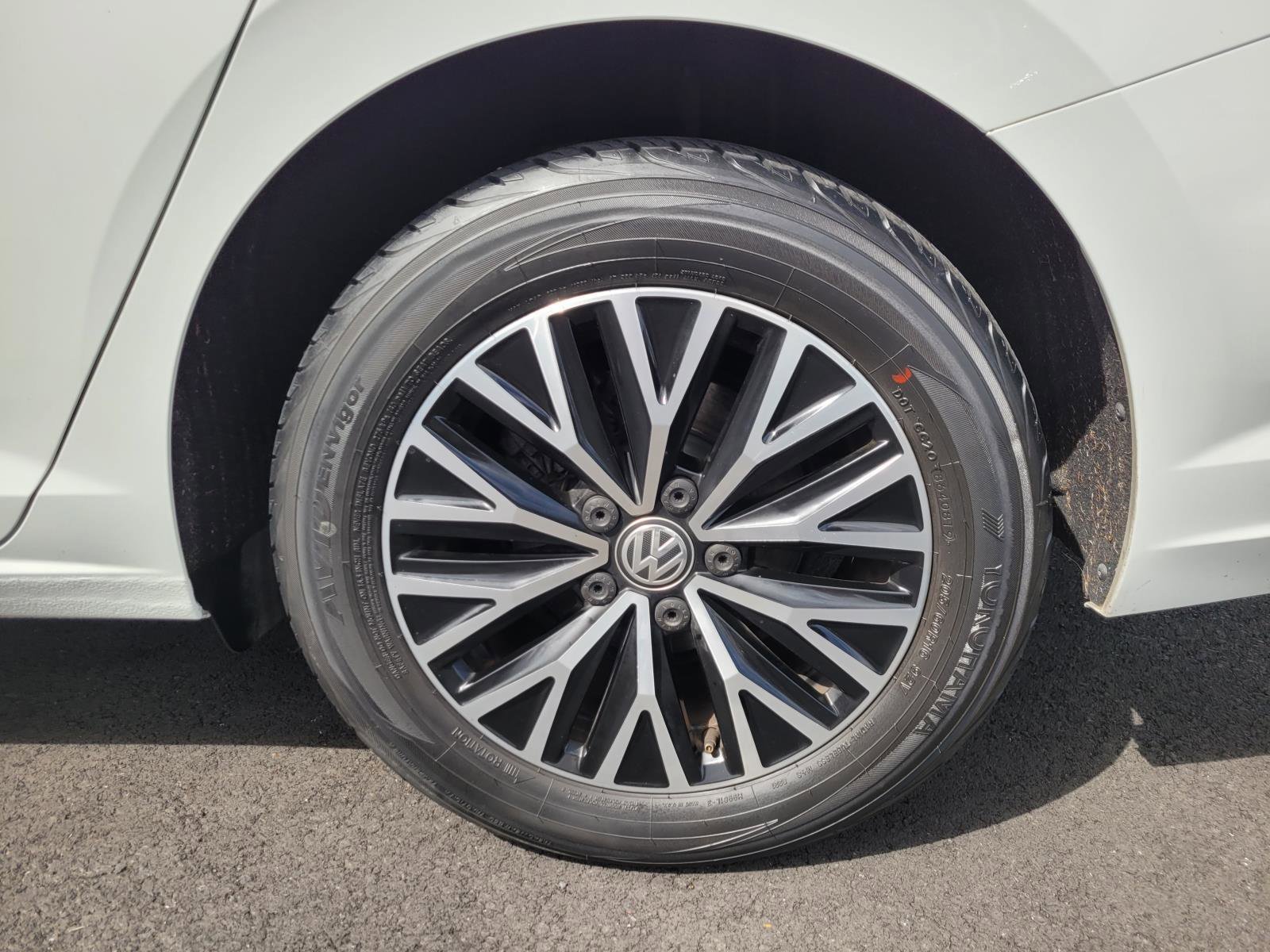 Used 2021 Pure White Volkswagen R-Line image 9