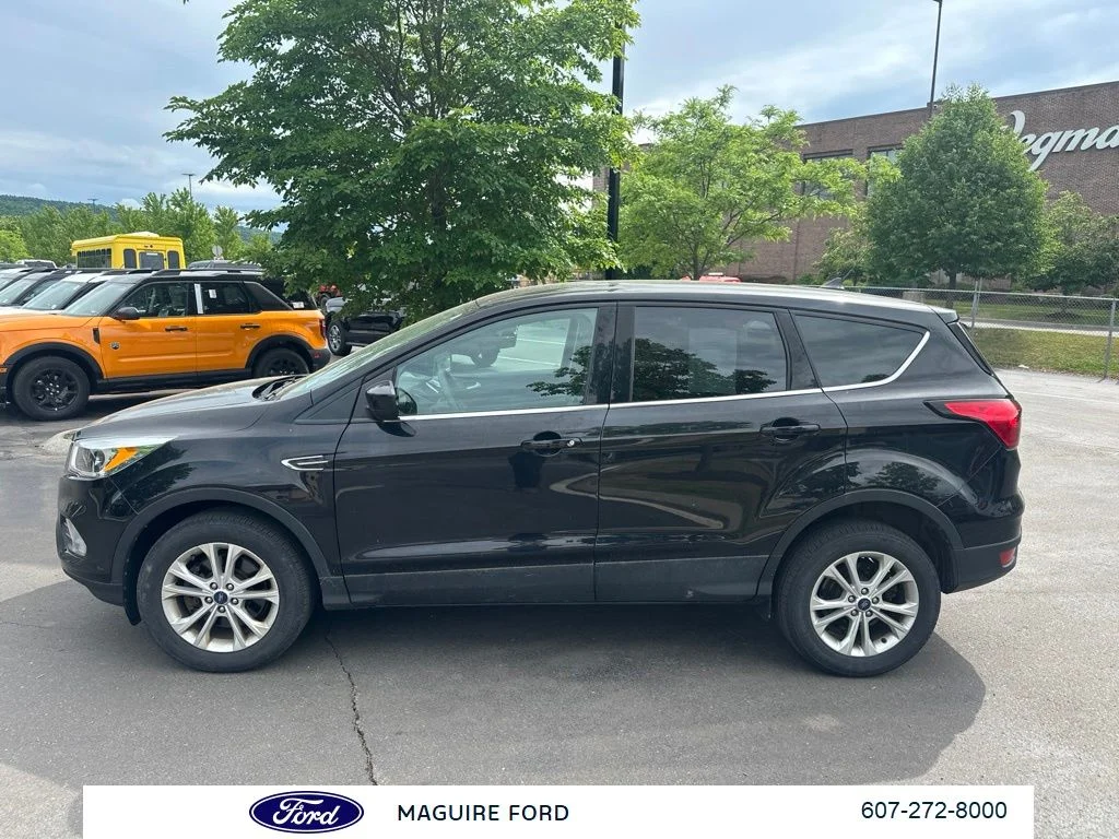 Used 2019 Black Metallic Ford SE image 9