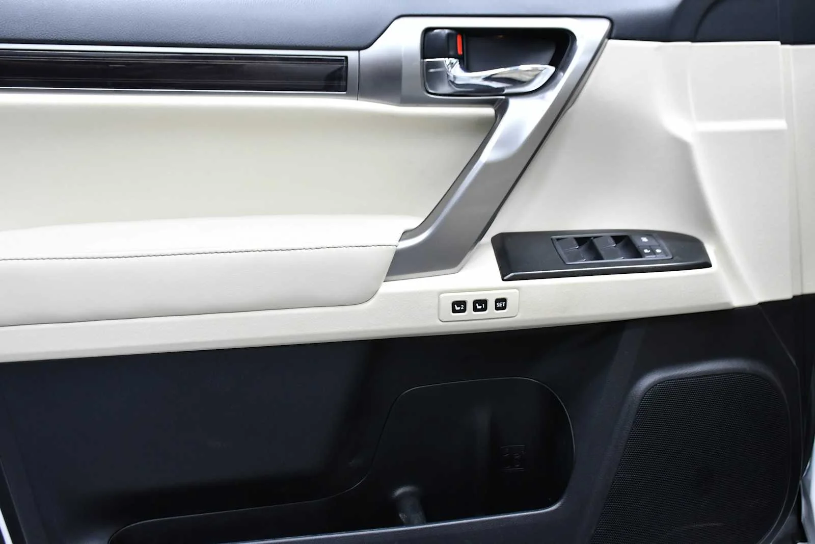 Used 2022 Starfire Pearl Lexus Luxury image 14