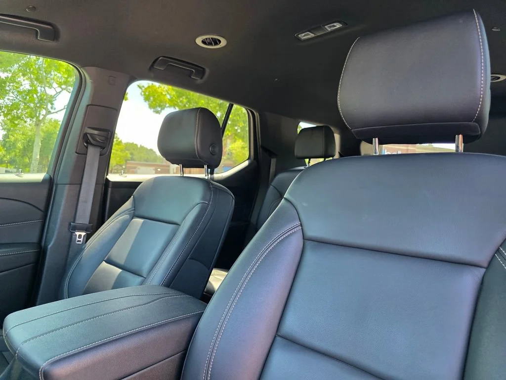 Used 2023 Iridescent Pearl Tricoat Chevrolet LT Leather image 13