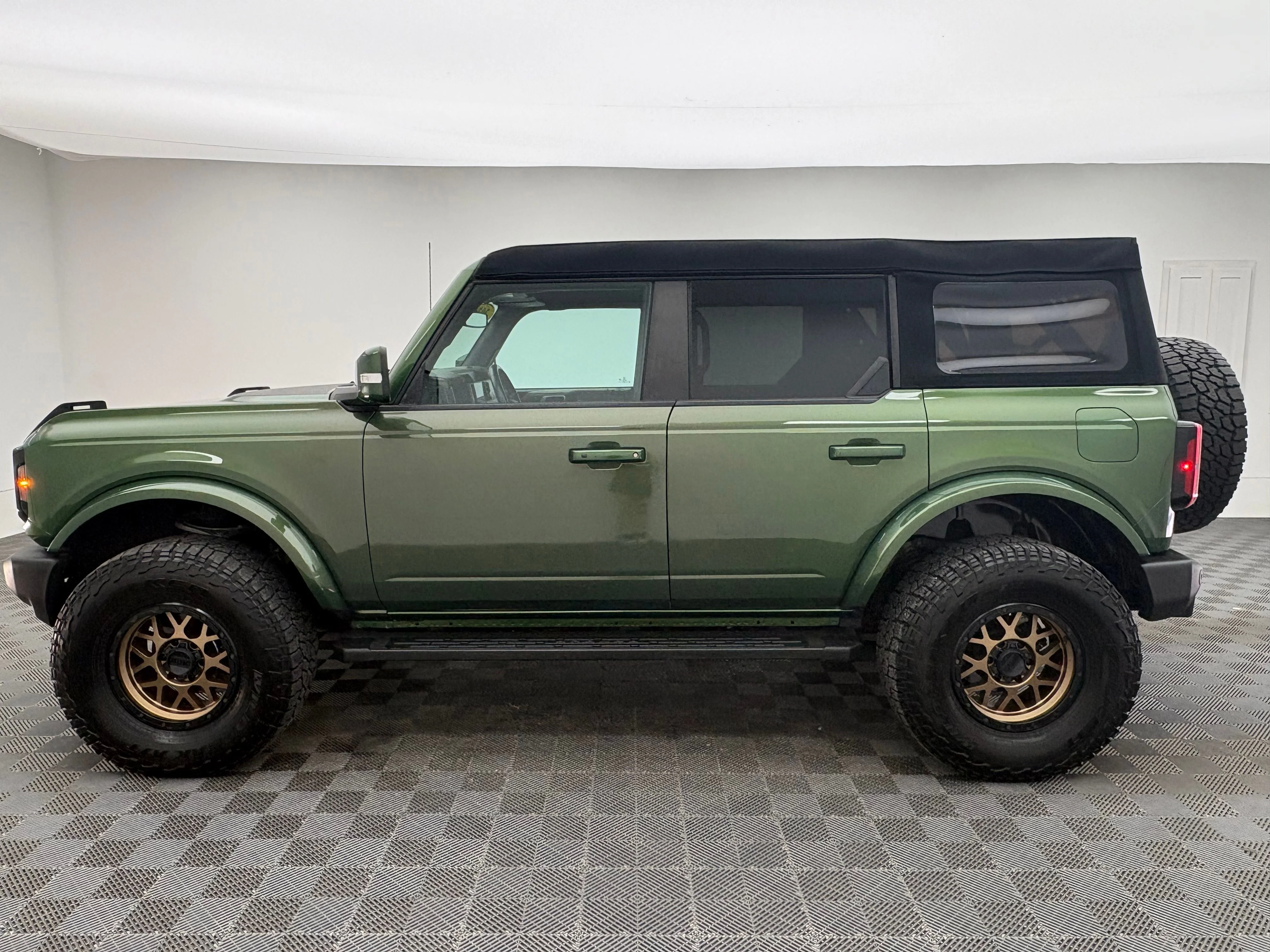 Used 2023 Eruption Green Metallic Ford Outer Banks image 11