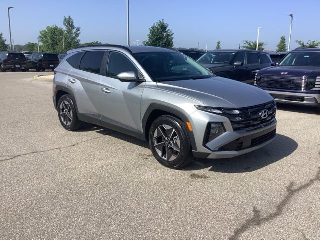 Certified Used 2025 Shimmering Silver Hyundai SEL image 3
