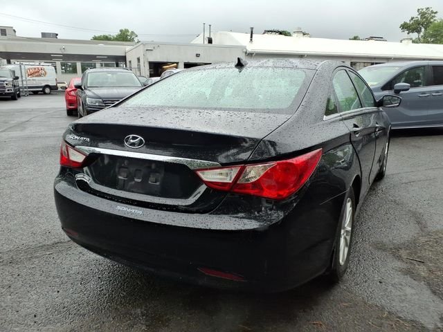 Used 2013 Black Hyundai GLS image 8