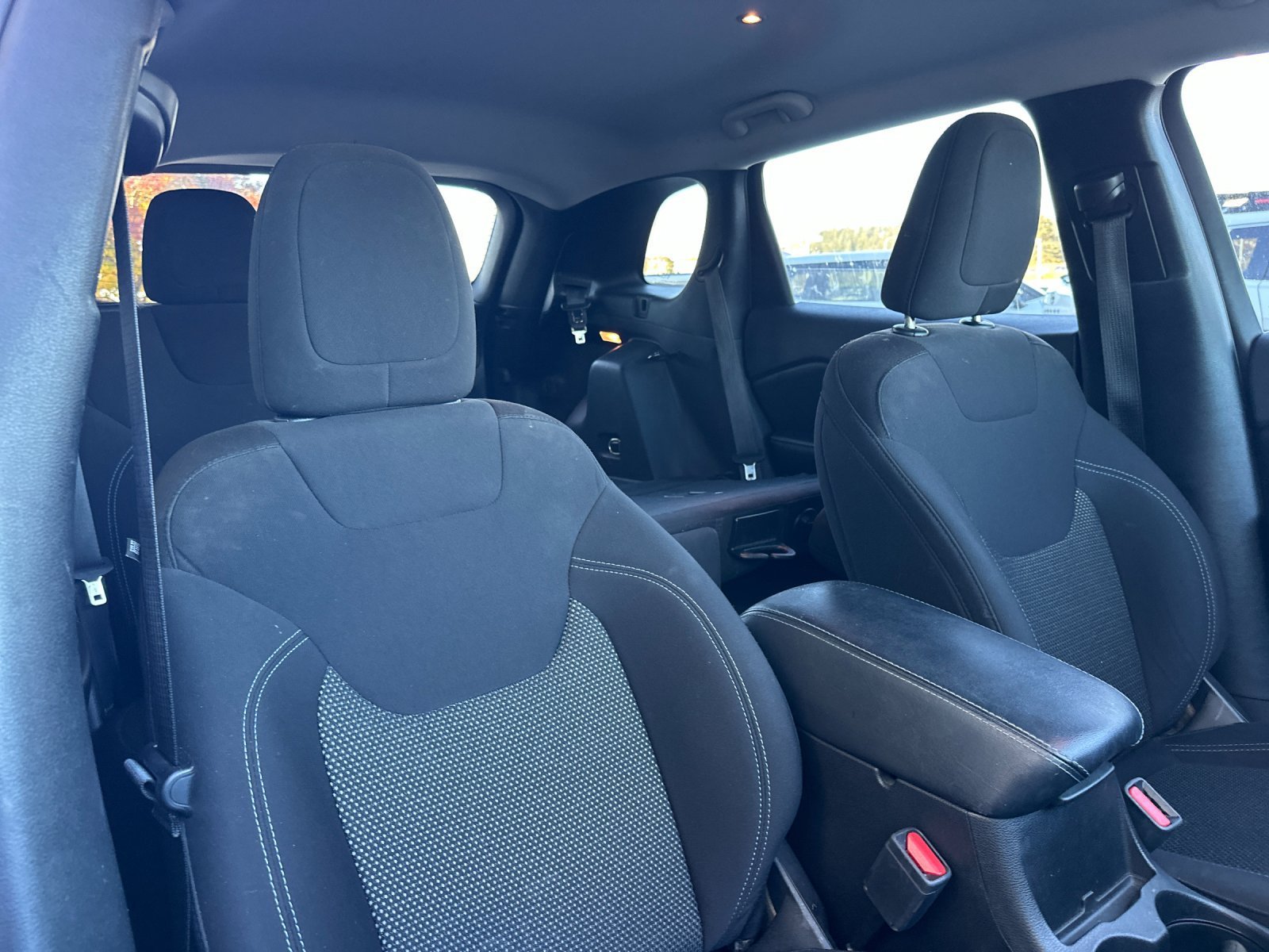 Used 2021 Billet Silver Metallic Clearcoat Jeep Latitude image 17