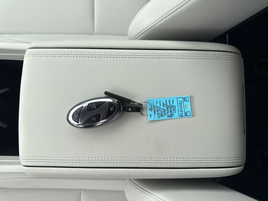 New 2027 Silver Hyundai SE image 29