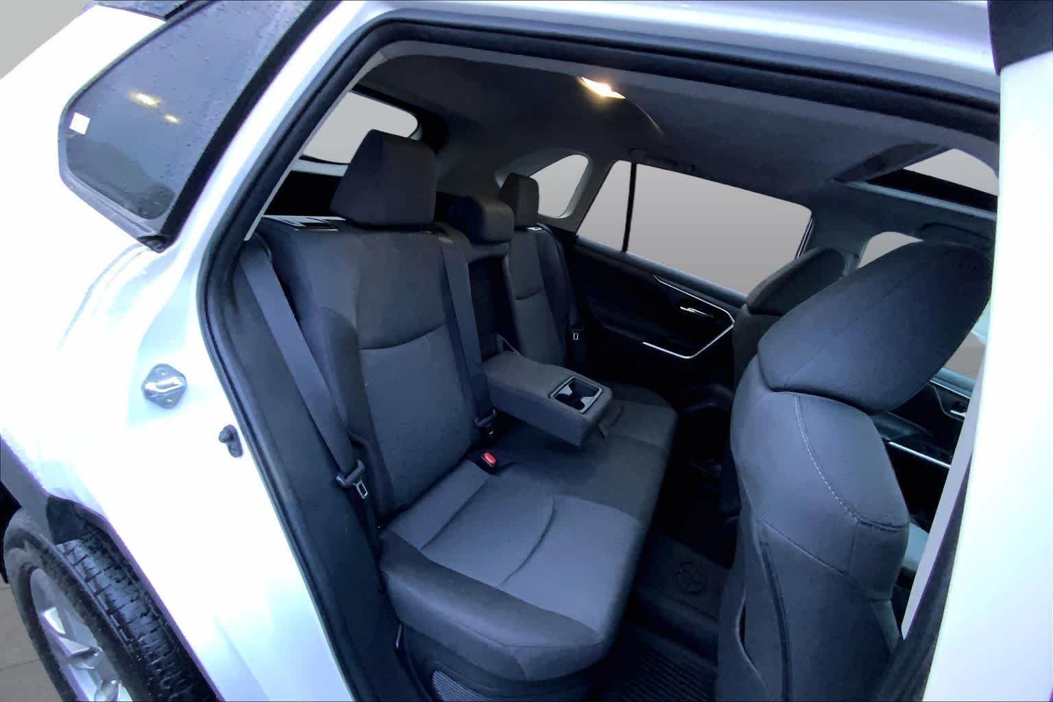 Used 2024 Ice Cap Toyota Hybrid XLE image 17