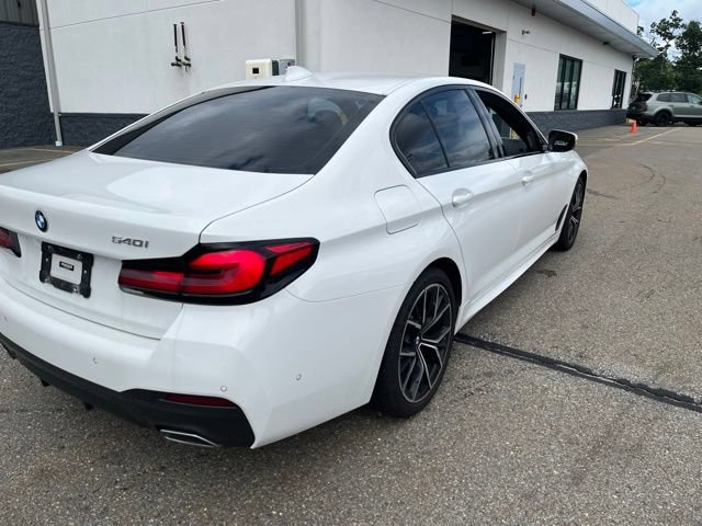 Used 2023 Alpine White BMW 540i xDrive image 3