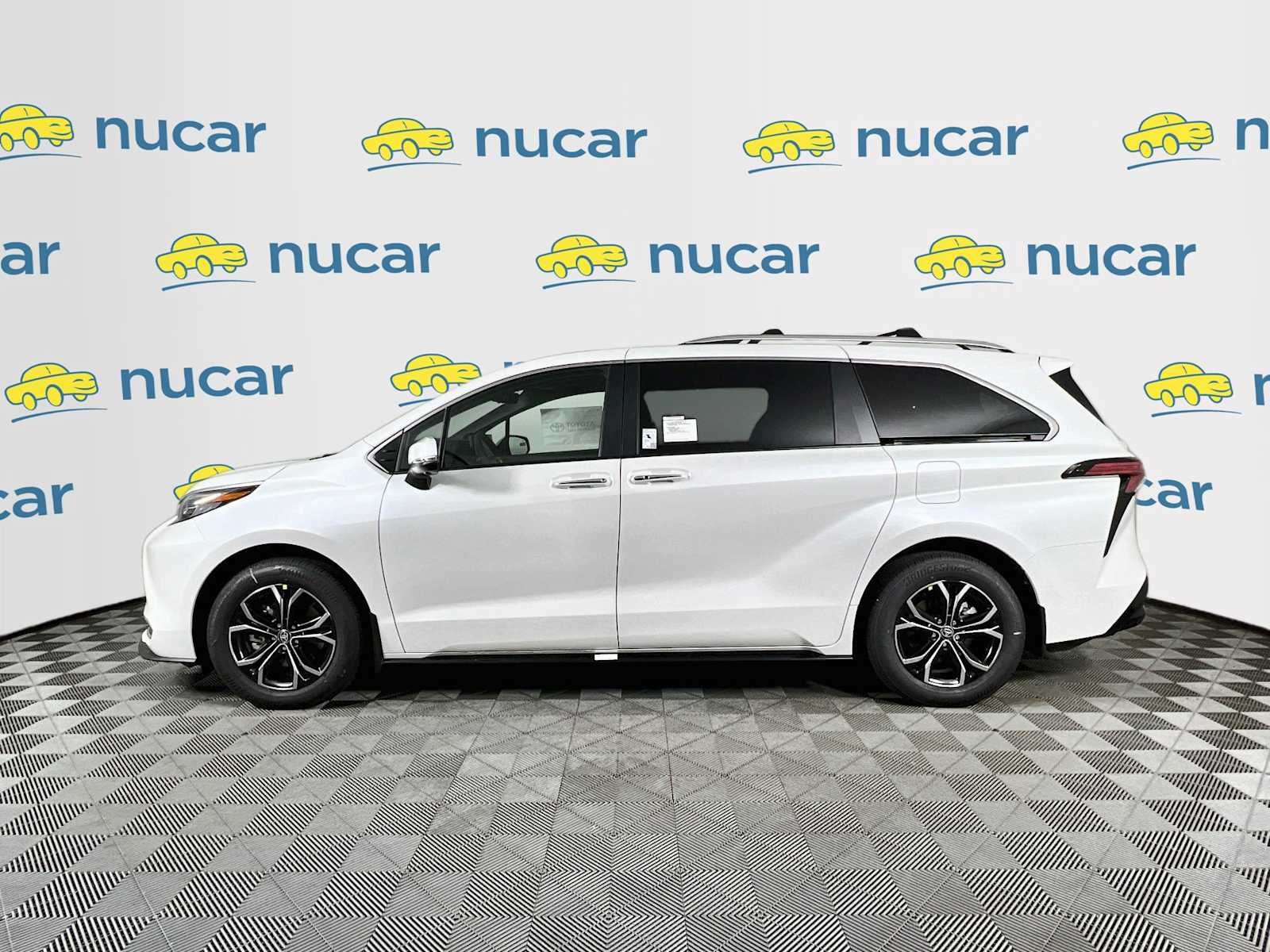 New 2026 Wind Chill Pearl Toyota Platinum image 4