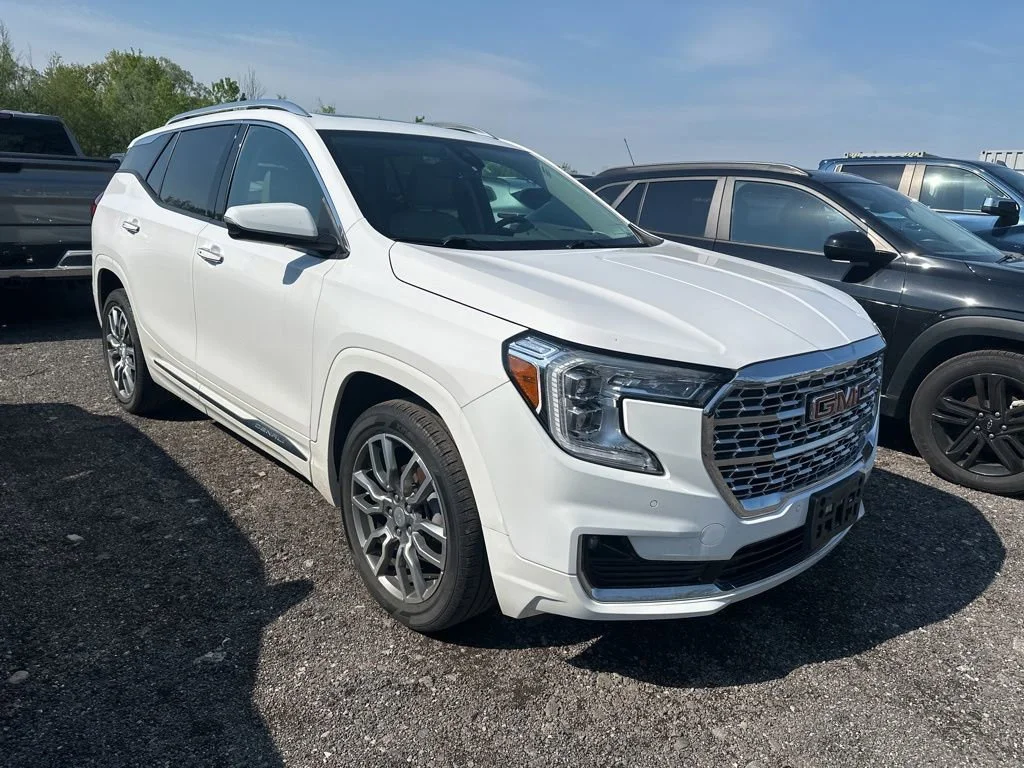 2023 GMC Terrain Denali AWD's photo