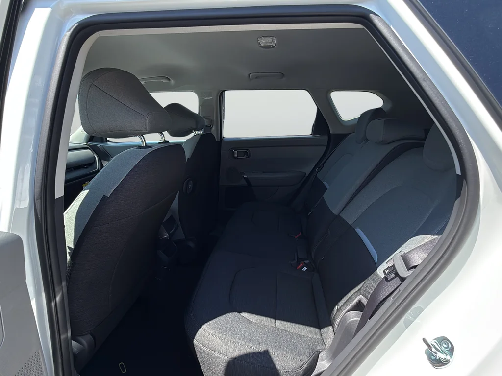 New 2027 Snow White Pearl Kia LX image 15