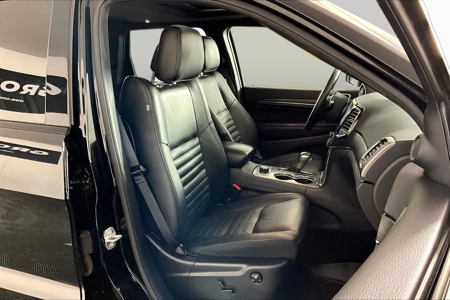 Used 2021 Diamond Black Crystal Pearlcoat Jeep Limited X image 9