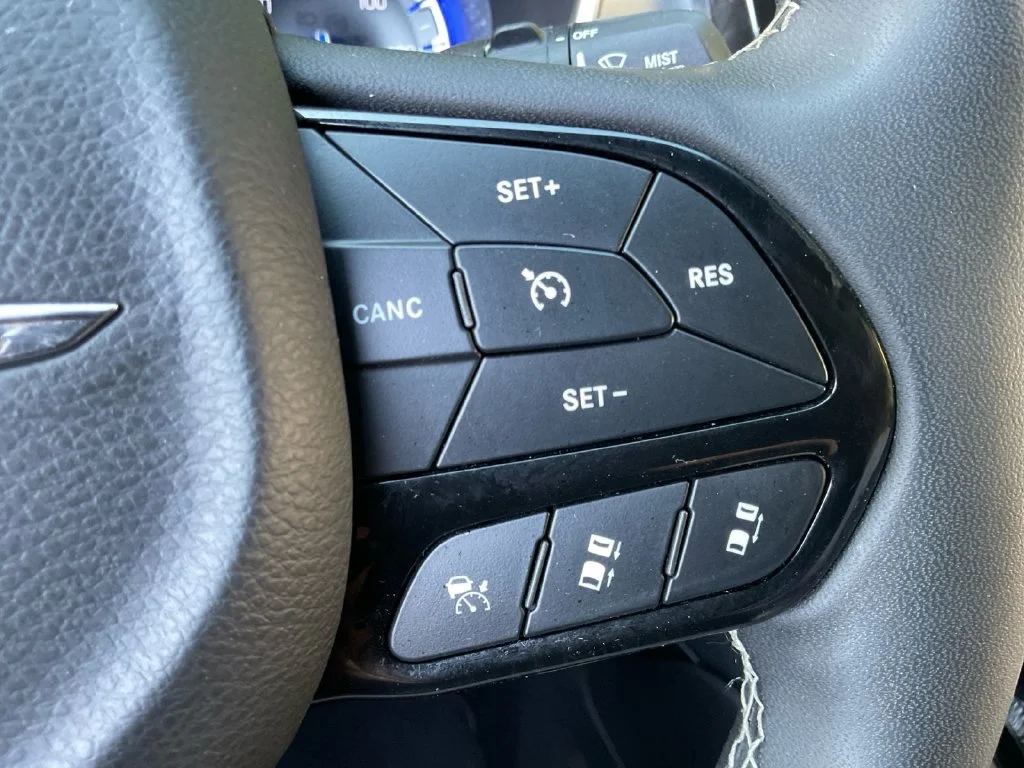 Used 2025 Black Chrysler Limited image 37