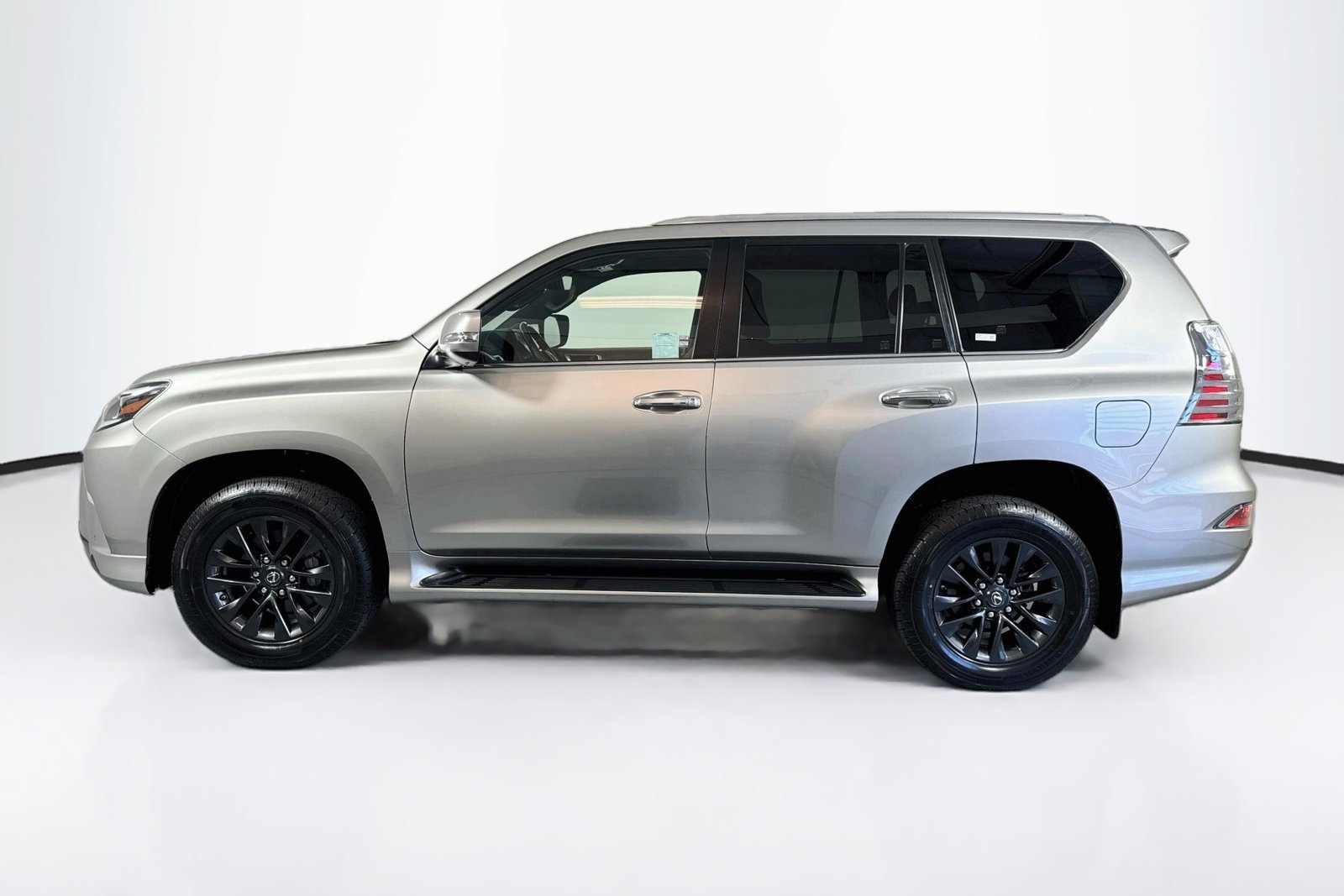 Used 2023 Atomic Silver Lexus GX 460 Premium image 8
