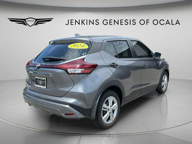Used 2024 Gray Nissan S image 3