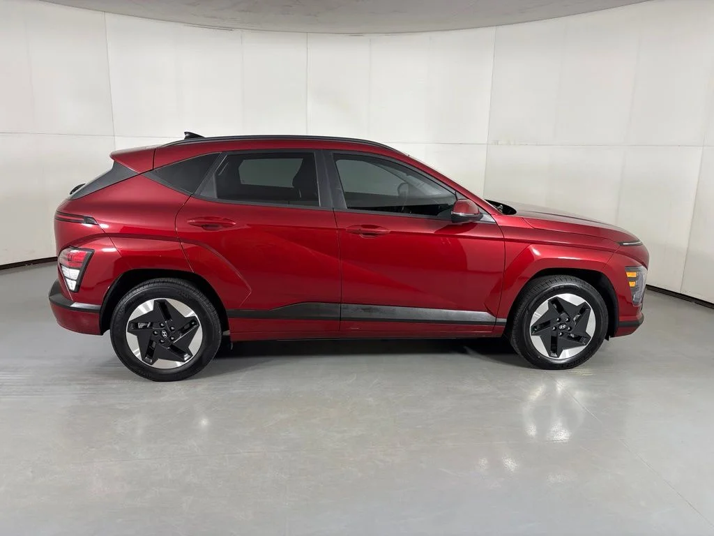 Used 2025 Red Hyundai SEL image 9