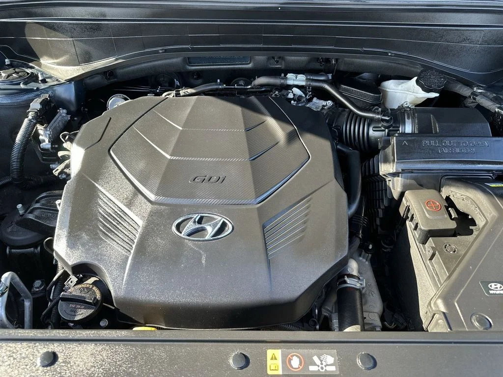 Used 2025 White Hyundai SEL Premium image 17