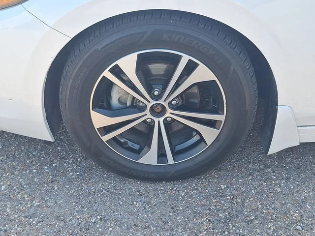 Used 2022 White Nissan SV image 16