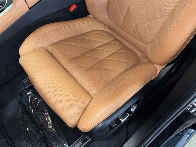 Certified Used 2025 Carbon Black Metallic BMW xDrive40i image 34