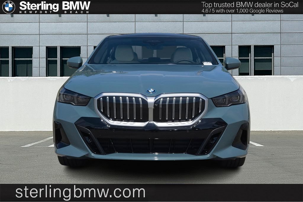 New 2026 Cape York Green Metallic BMW 550e xDrive image 2