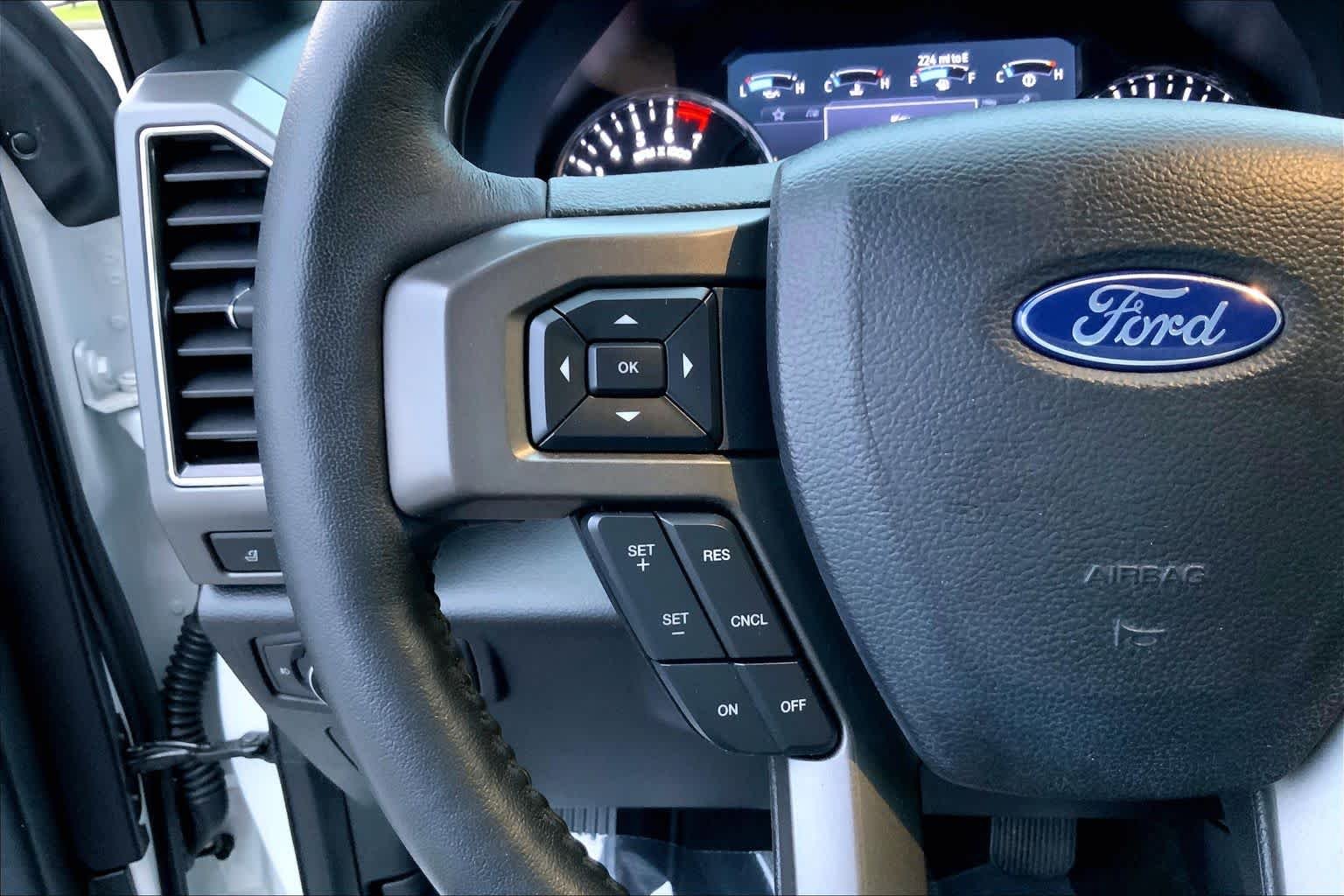 Used 2020 Star White Metallic Tri-Coat Ford XLT image 23