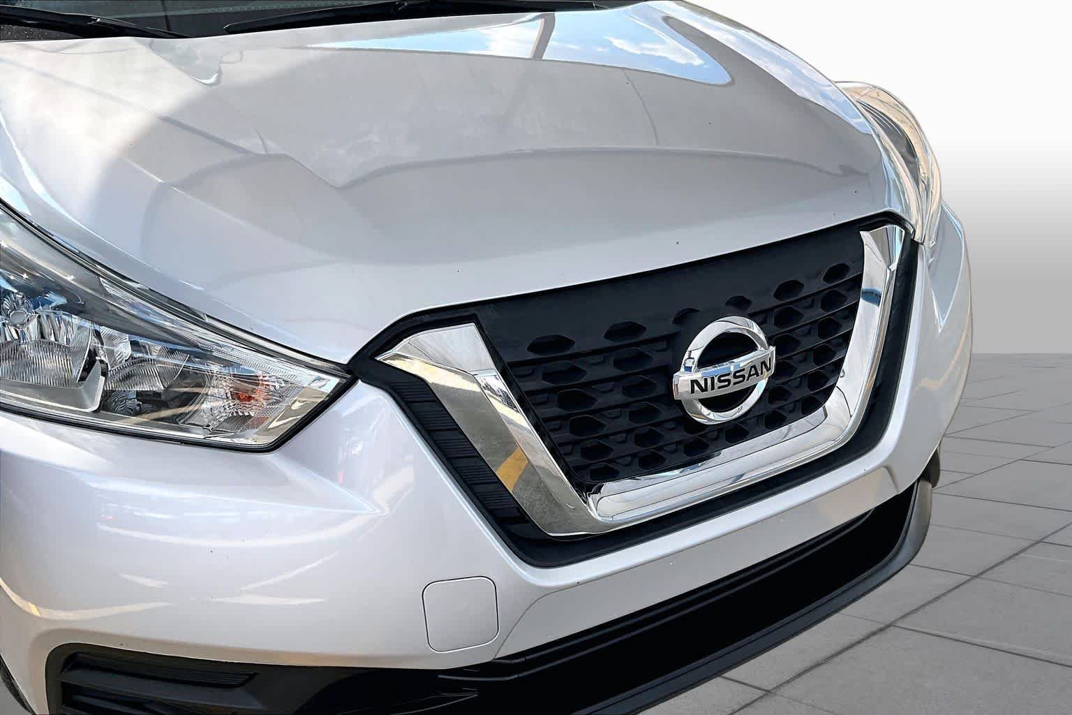 Used 2019 Brilliant Silver Metallic Nissan S image 29