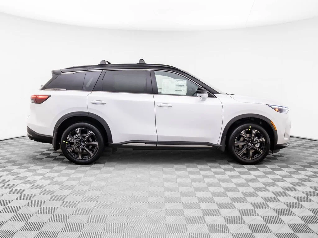 New 2026 2T RAD WHT INFINITI Autograph AWD image 6