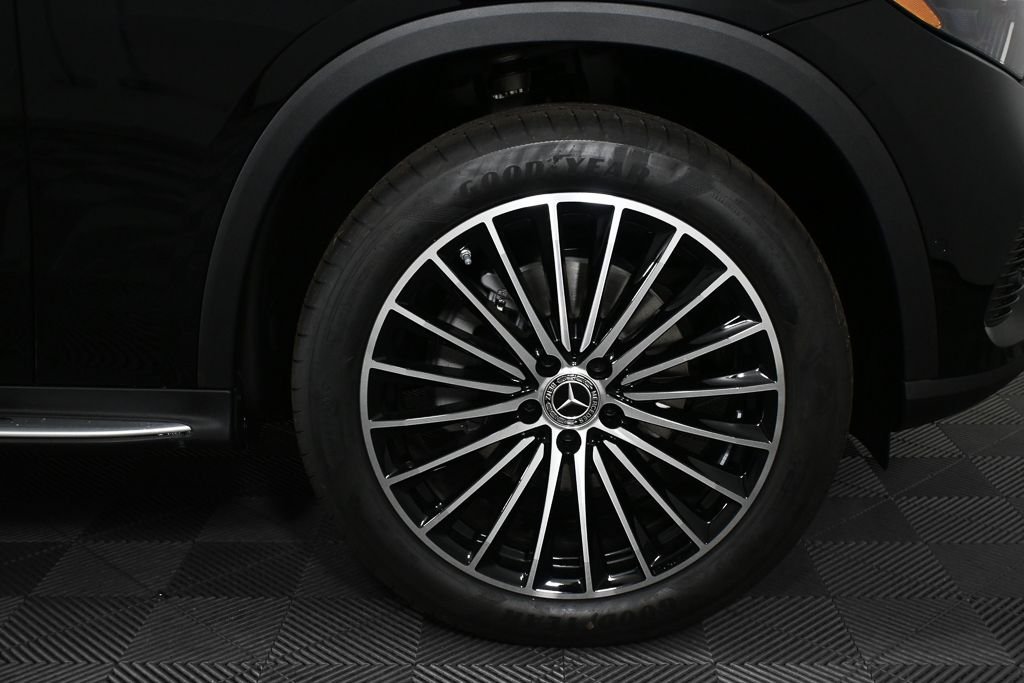 New 2026 Black Mercedes-Benz GLC 300 image 36