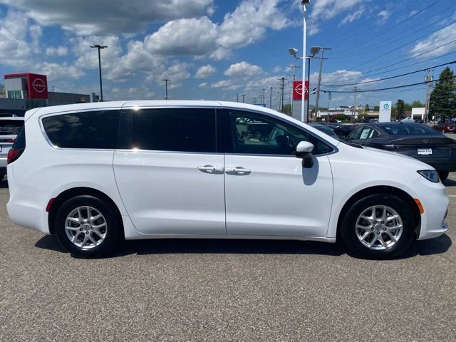 Used 2023 Bright White Clearcoat Chrysler Touring L image 27