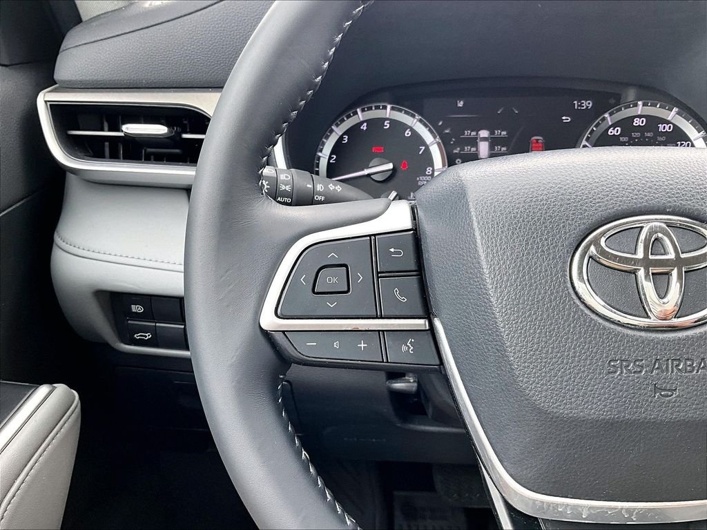 Used 2022 Beige Toyota XLE image 24