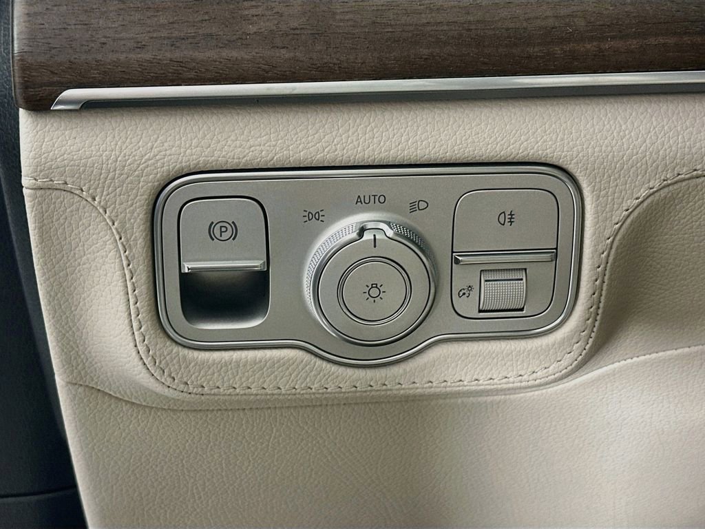 New 2026 MANUFAKTUR Moonlight White Metallic Mercedes-Benz GLE 450 image 44