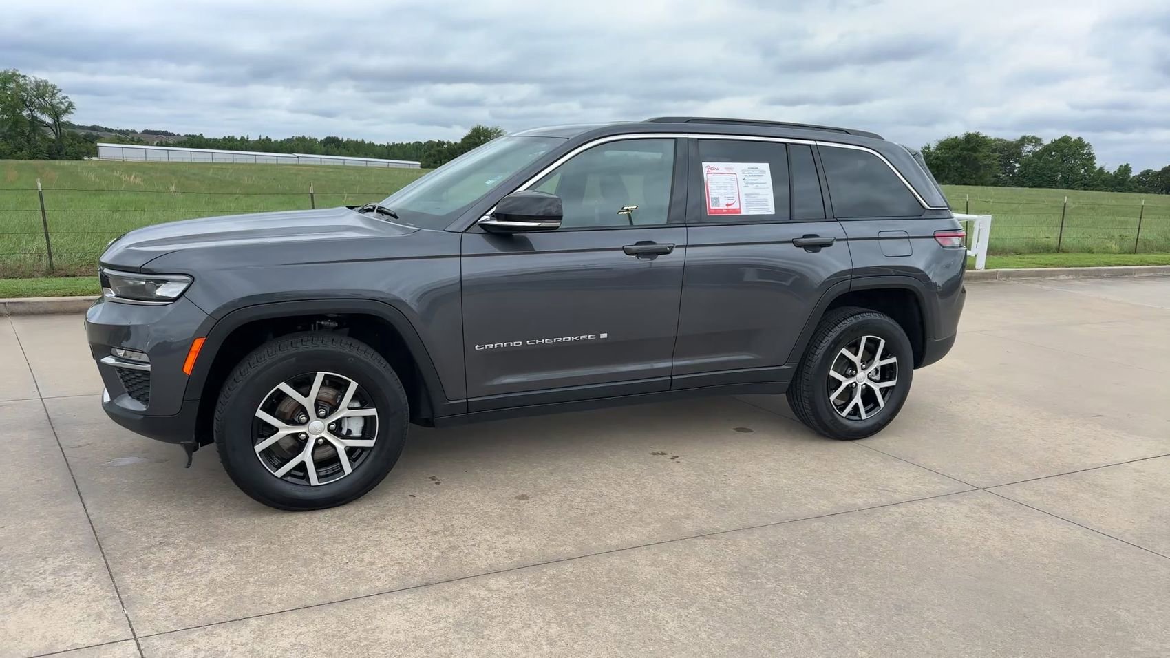 Used 2025 Baltic Gray Metallic Clearcoat Jeep Limited image 5