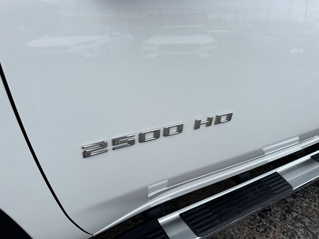 Used 2025 Summit White Chevrolet LT image 68