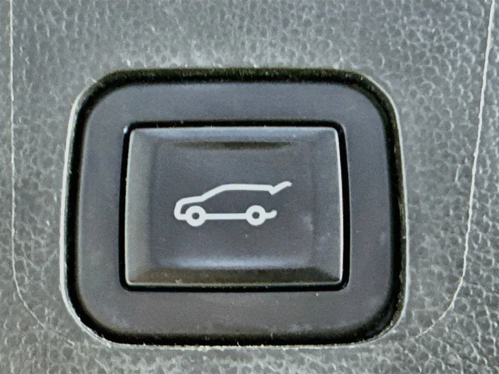 Used 2019 Mosaic Black Metallic Chevrolet 3LT image 34