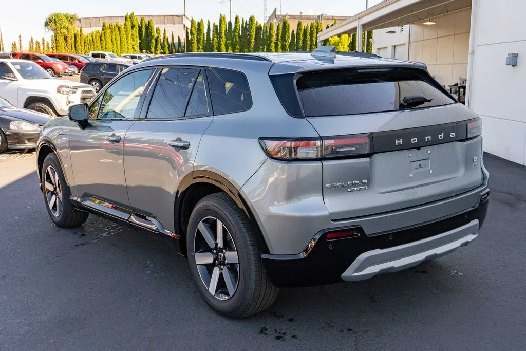 New 2026 Mercury Silver Metallic Honda Touring image 8