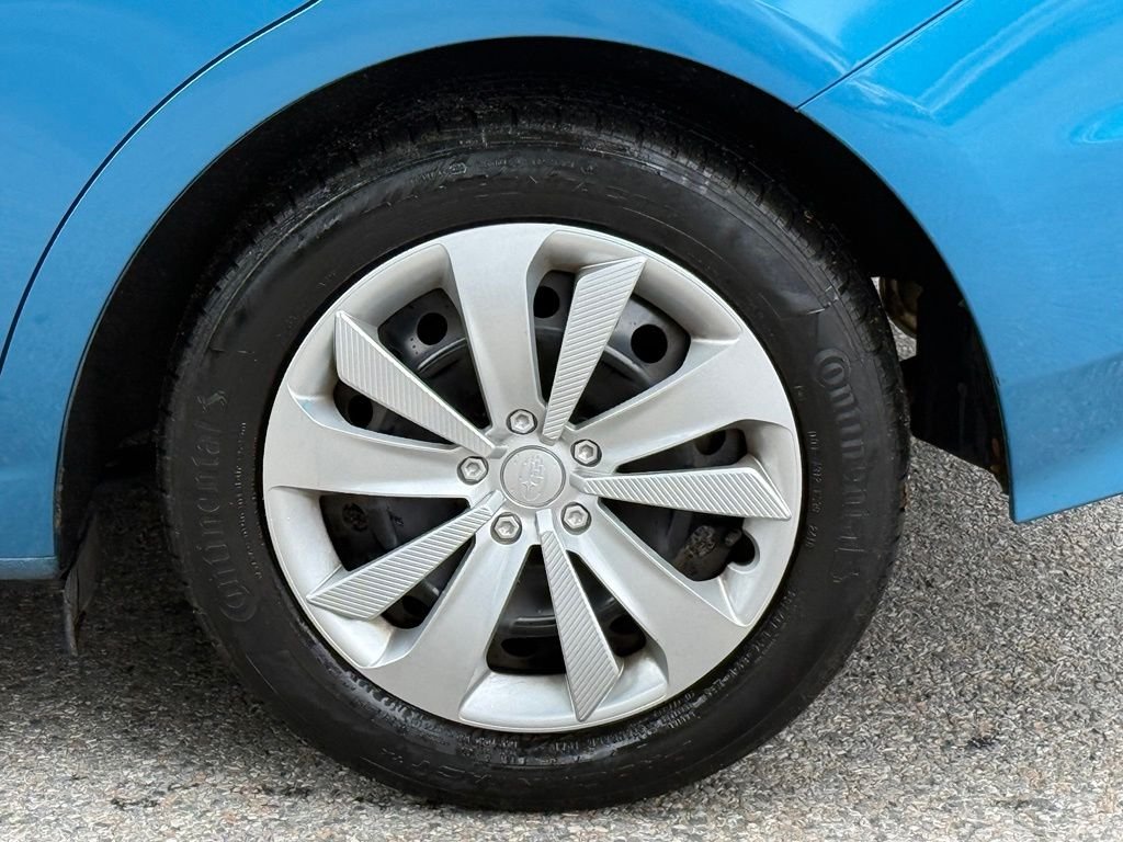 Used 2019 Blue Subaru 2.0i image 6