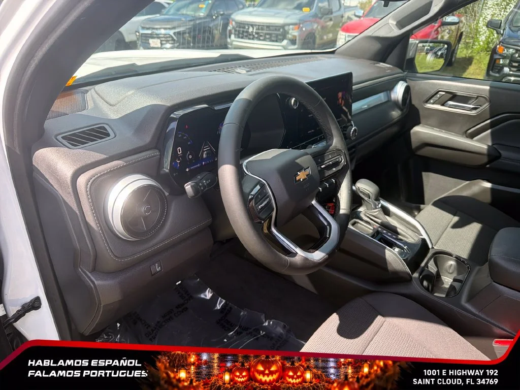Used 2024 Summit White Chevrolet LT image 18
