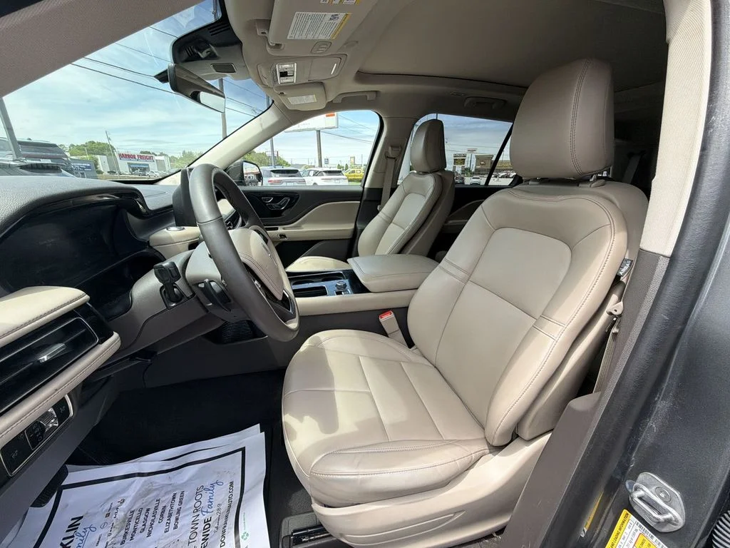 Used 2023 Gray Lincoln Standard image 11