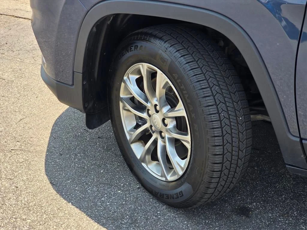Used 2021 Blue Jeep Latitude Lux image 27