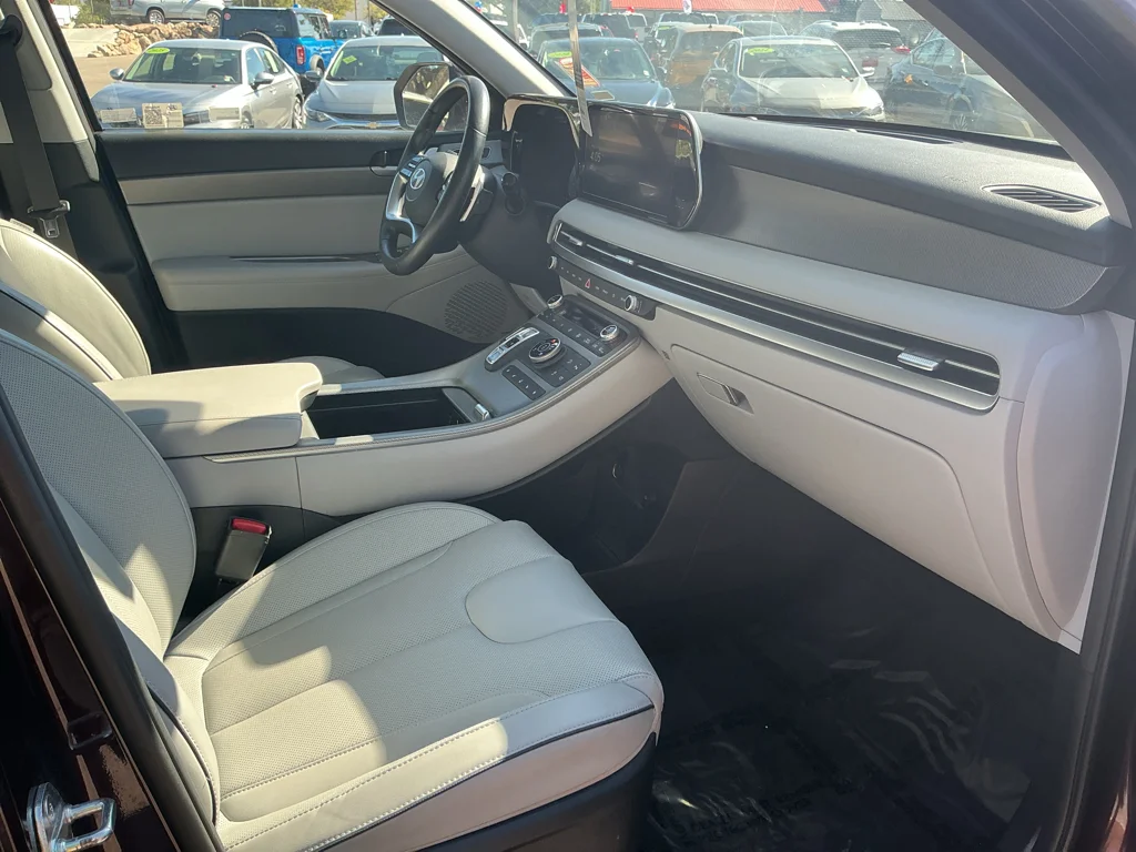 Used 2024 Sierra Burgundy Hyundai SEL 7P image 14