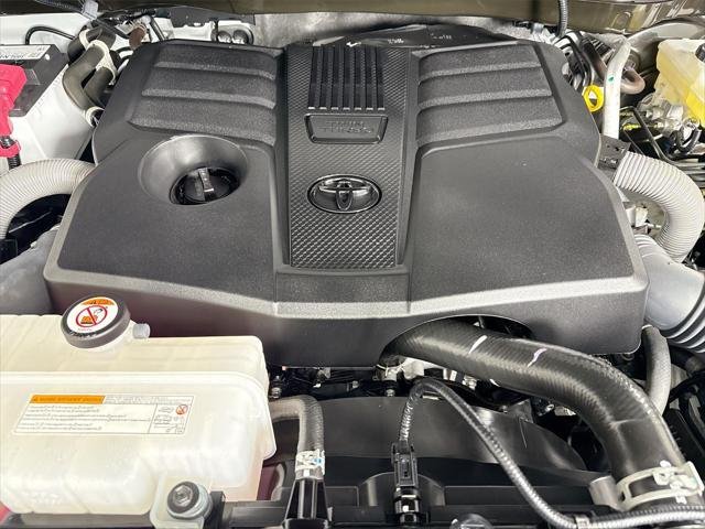 Certified Used 2025 WIND CHILL PEARL Toyota  image 44
