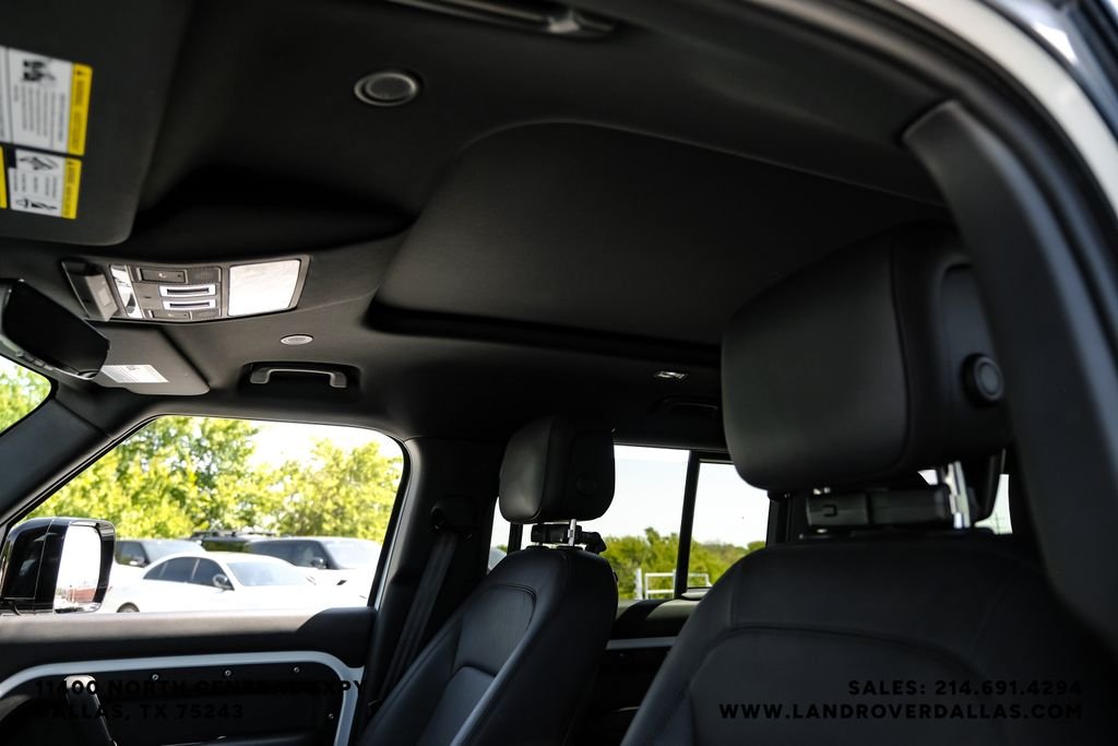 Used 2025 Fuji White Land Rover X-Dynamic SE image 22