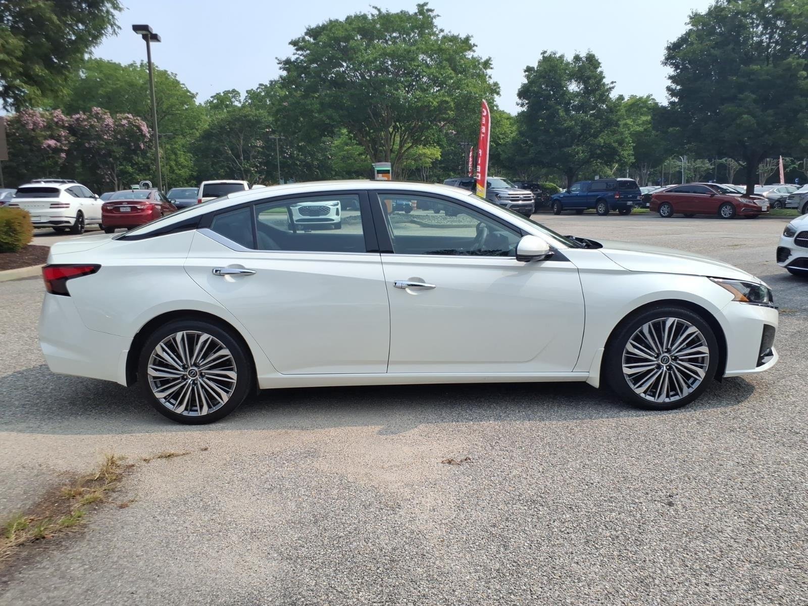 Used 2023 Pearl White Tricoat Nissan 2.5 SL image 7