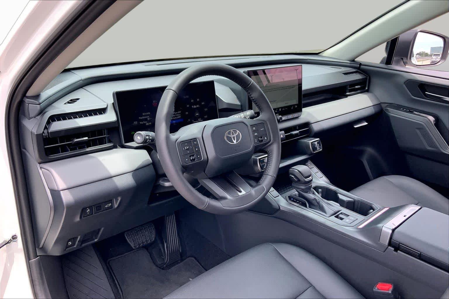 Used 2026 Ice Cap Toyota XLE Premium image 17