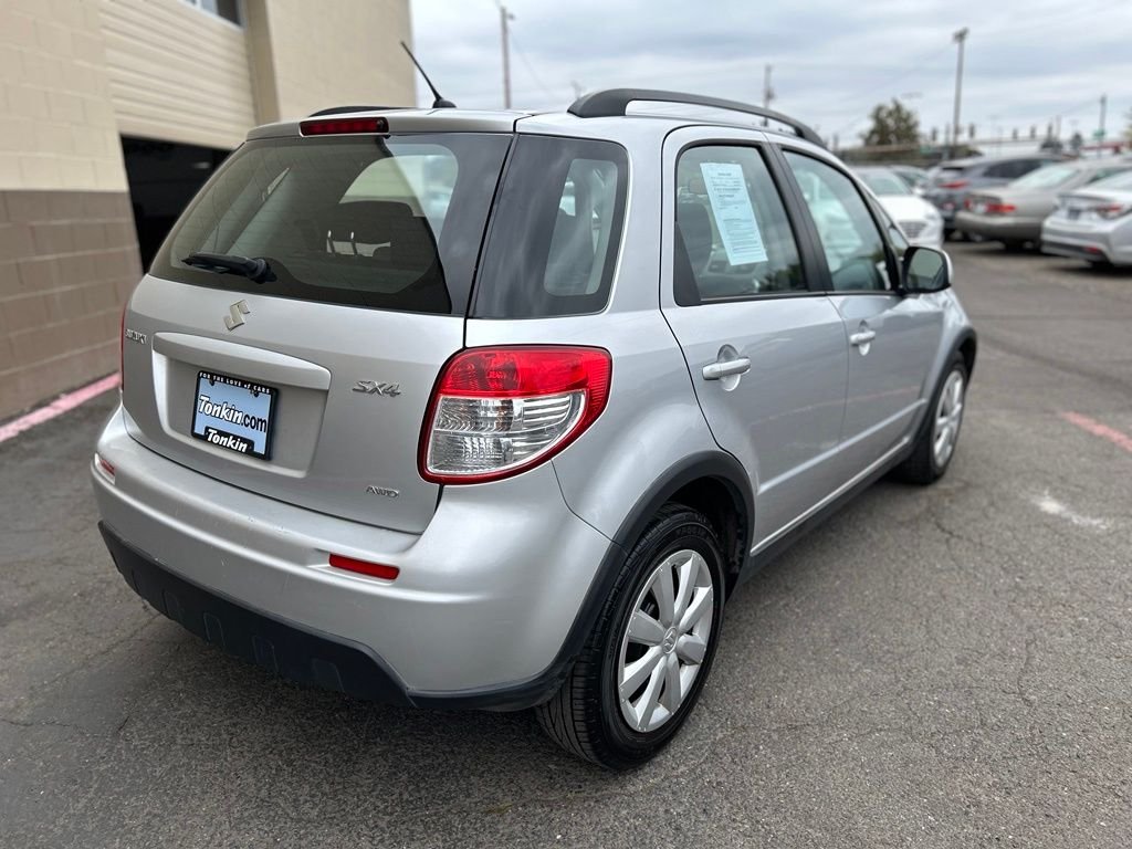Used 2011 Silver Suzuki Premium image 5